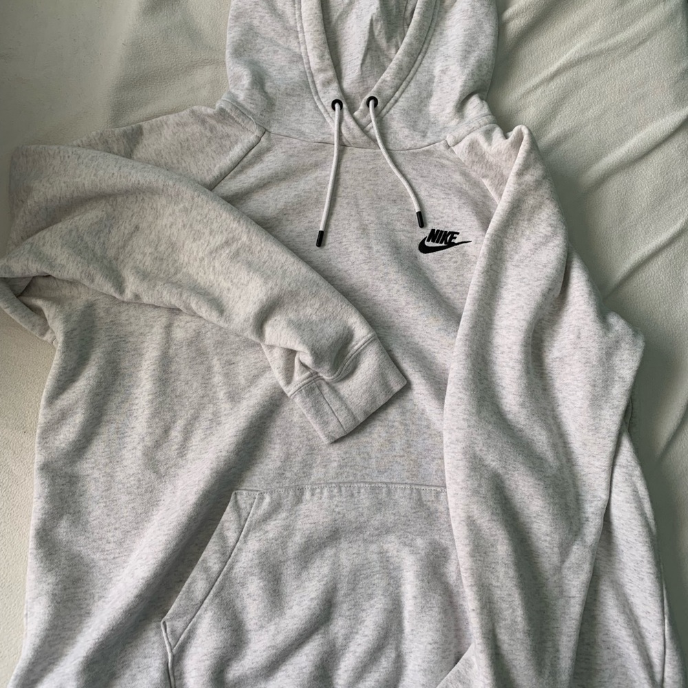 White Nike sweatshirt, xl worn twice